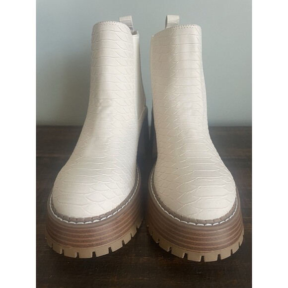 MIA Cream Faux Snakeskin Chunky Platform Chelsea Boots Lug Sole Women’s 7M - Picture 3 of 12